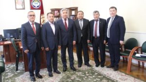 В посольстве Кыргызстана в России, 21 сентября состоялась торжественная церемония вручения консульского патента Р.Абдуманапову и В.Трофимову.